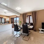 Zen Luxury アパート ザダル