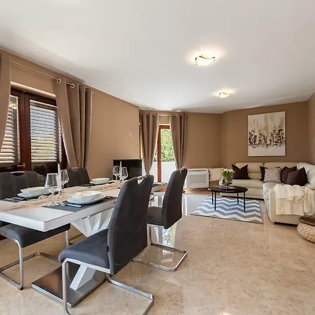 Zen Luxury Apartmán *